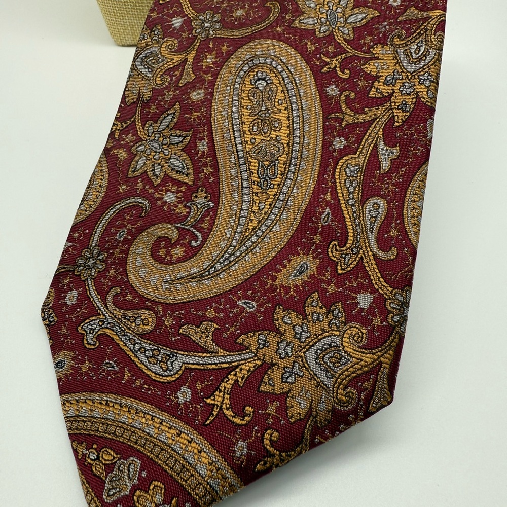 Vintage Nathan’s of Richmond Hand Sewn Paisley Silk Necktie in Burgundy and Gold